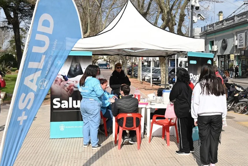 Postas de Salud en Plaza Colón brindan atención gratuita