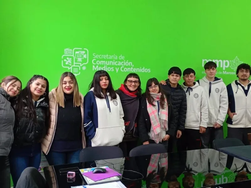 Estudiantes de la Escuela Técnica lanzan programa radial en vivo