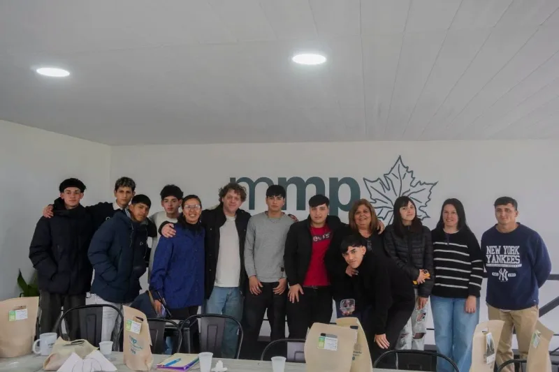 Estudiantes de Marcos Paz siguieron el lanzamiento del GuaraniSat-2