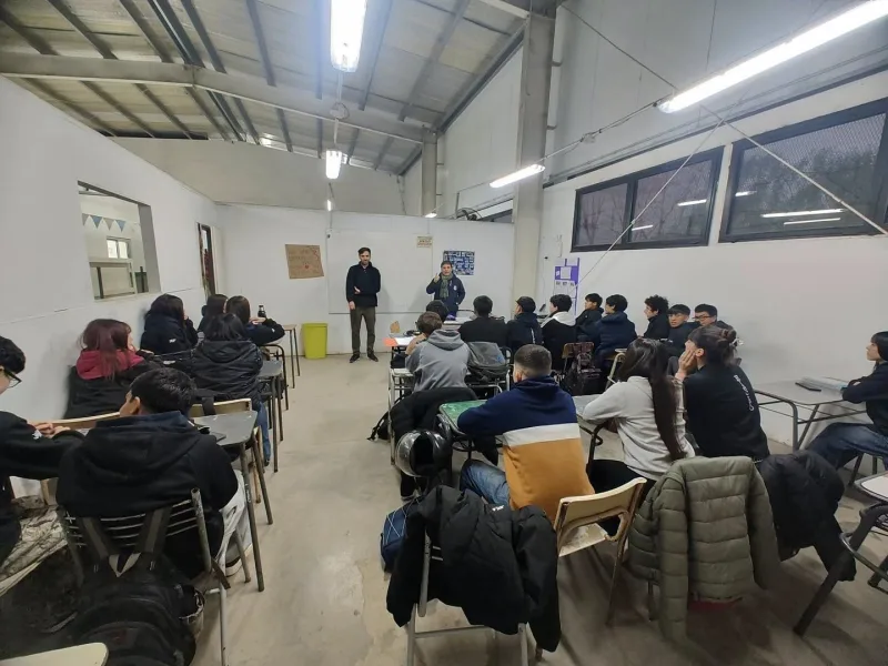 Estudiantes reciben formación sobre cooperativismo en Marcos Paz