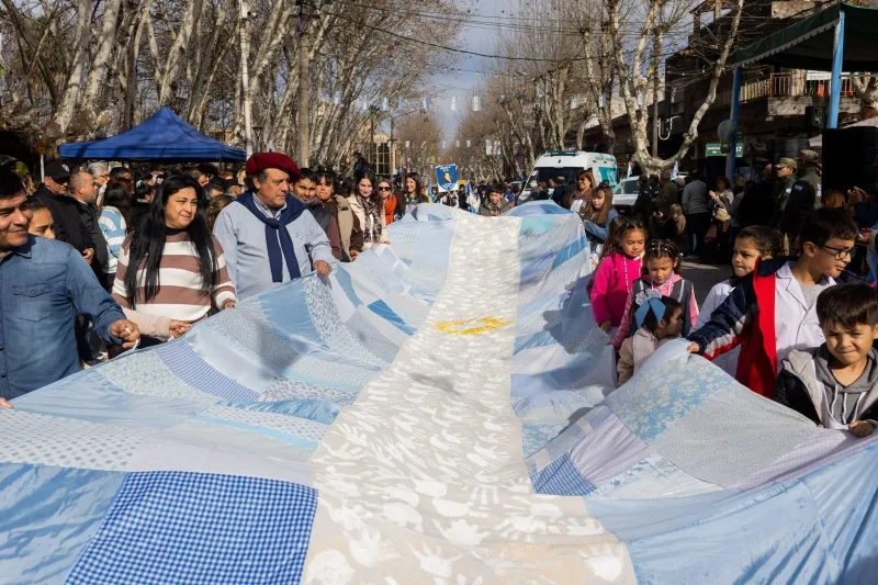 Festejos por el 210° aniversario de la Independencia en el pueblo