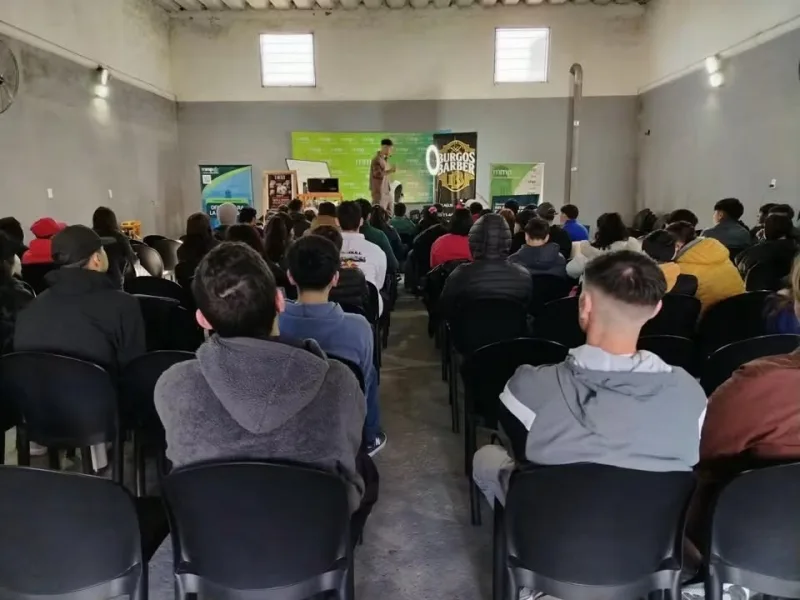 Finalizó el curso de Barbería del programa Oficios para la Comunidad