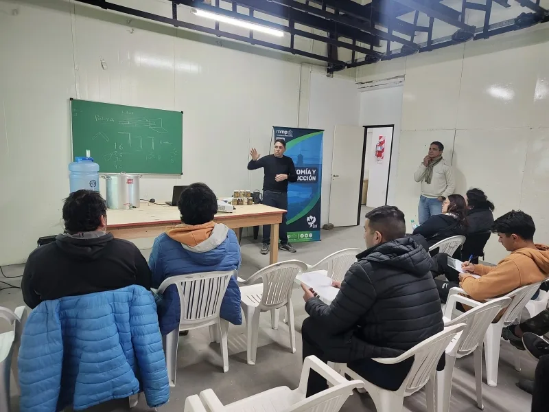 Inició curso gratuito de producción de cerveza artesanal en Marcos Paz