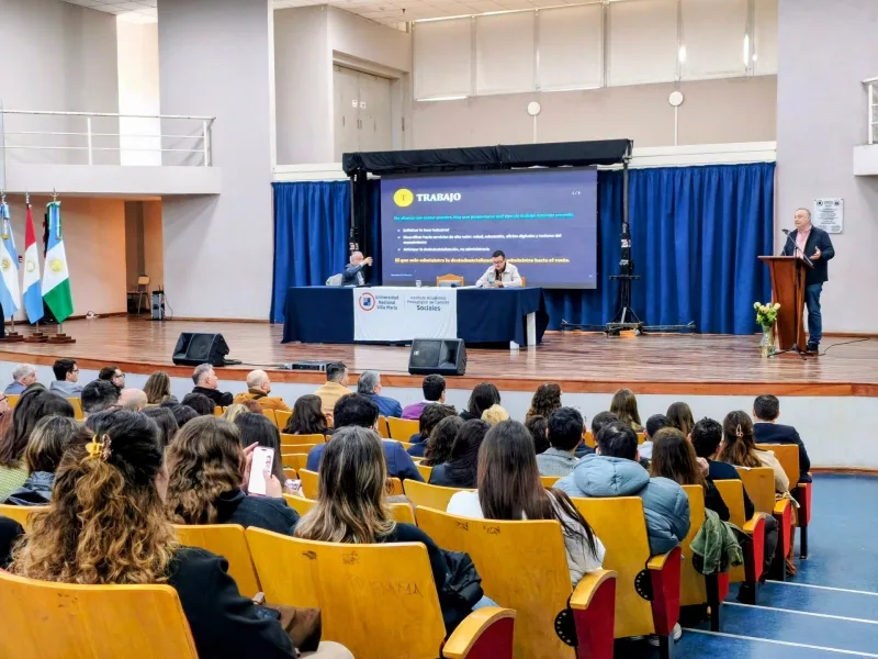 Marcos Paz fortaleció la comunicación pública en Congreso en Córdoba