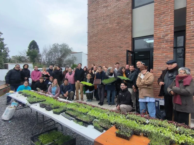 Se entregaron plantines del programa Huerta Urbana Bonaerense