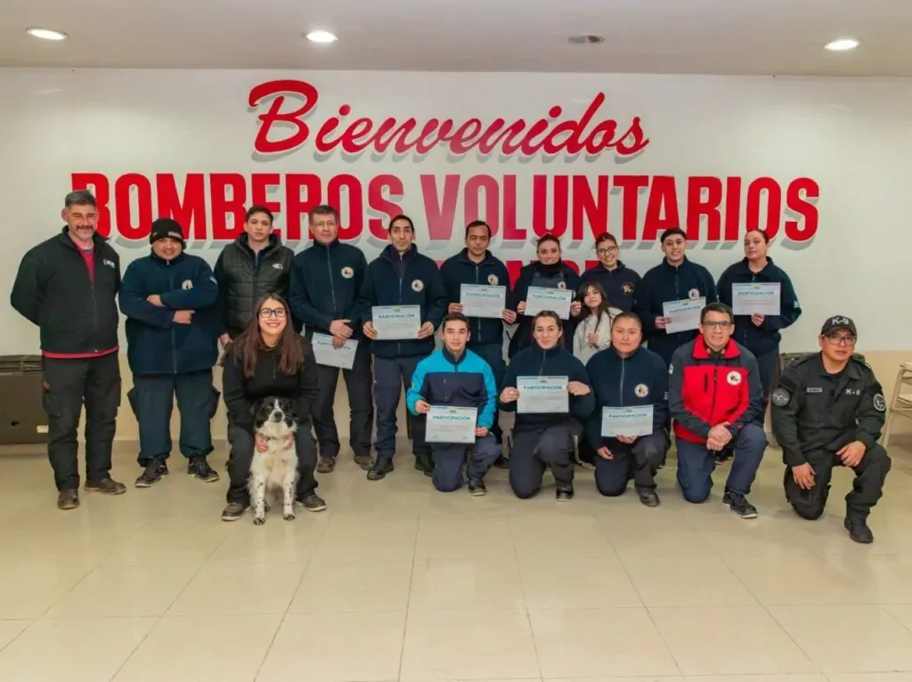 Bomberos de Río Grande reciben capacitación en primeros auxilios veterinarios