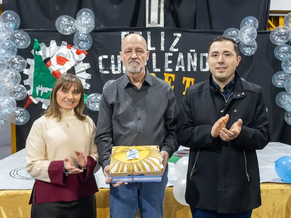 Celebración del 44° aniversario del Colegio CPET en Río Grande