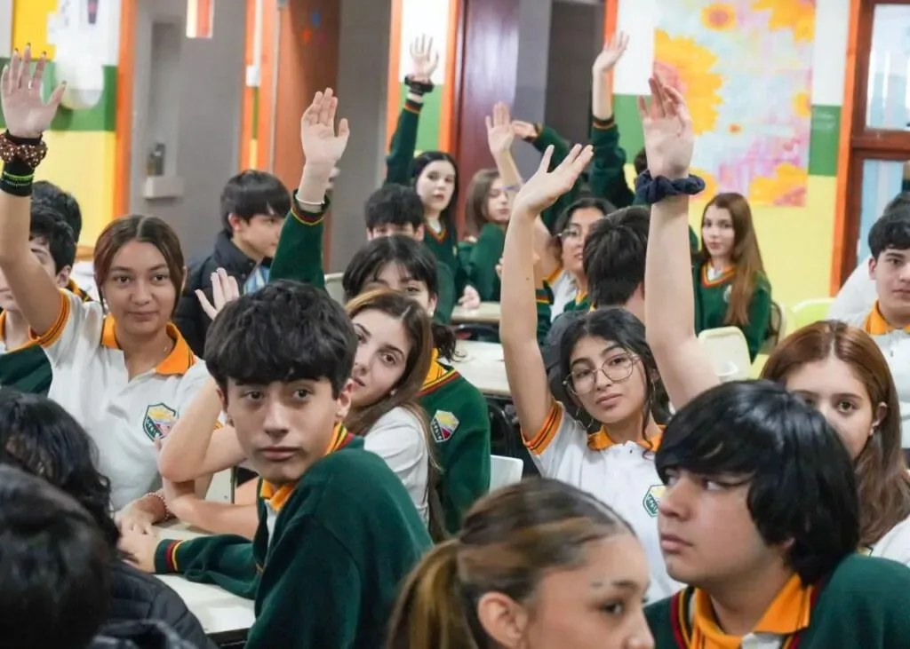 Estudiantes de la EPEIM participan en el rediseño de la Plaza Marina