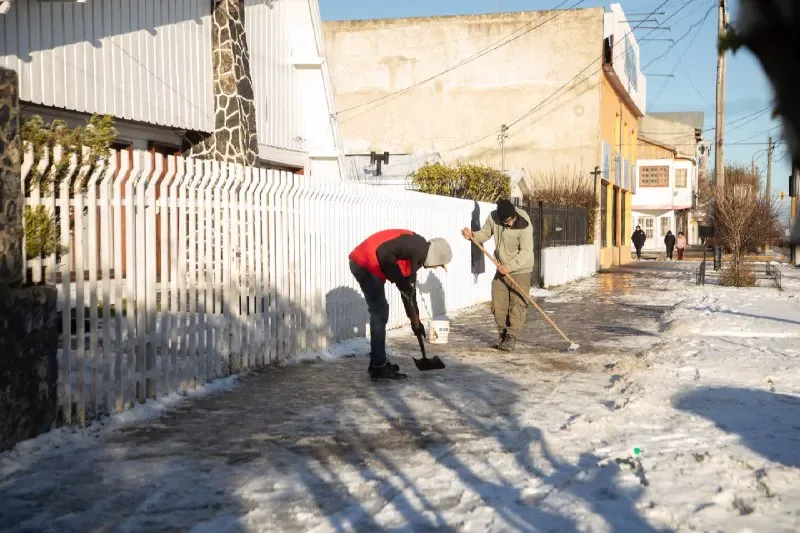 Obligación de limpiar veredas ante nevadas en Río Grande