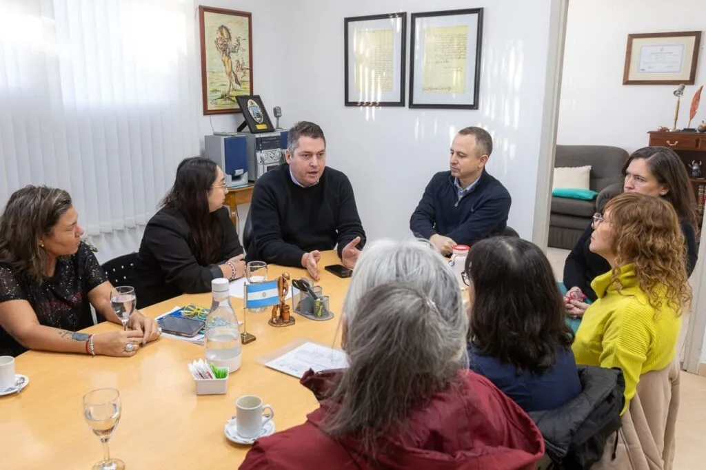 Reunión con jubilados municipales: mejoras salariales en Río Grande