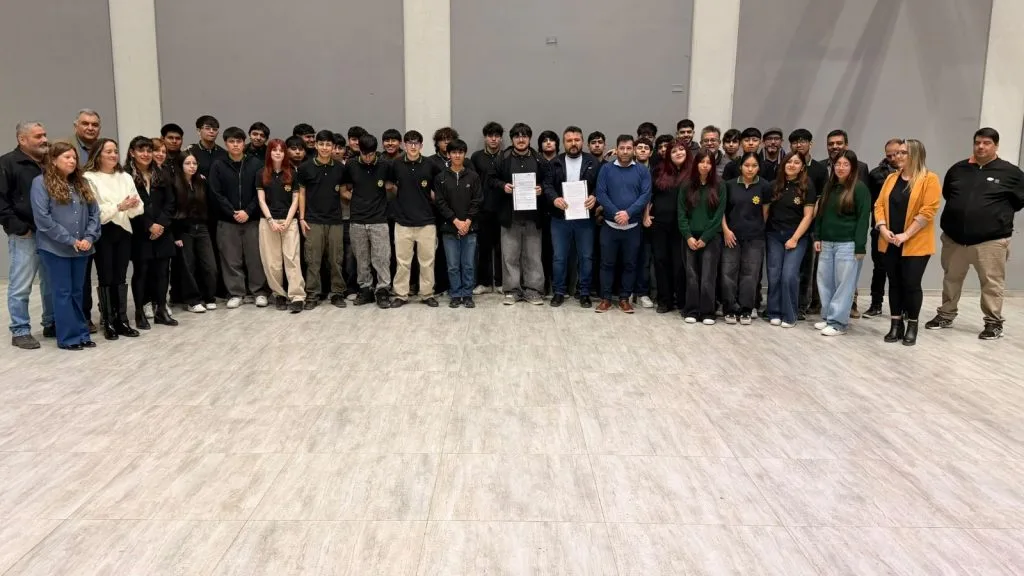 35 estudiantes de Caleta Olivia inician prácticas en el municipio