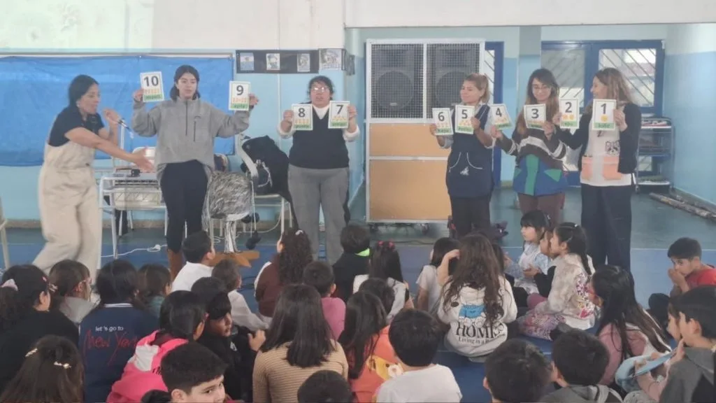 Actividades interculturales en escuelas de Caleta Olivia