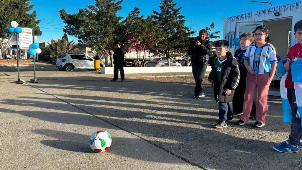 Actividades recreativas en Caleta Olivia antes del mundial de fútbol