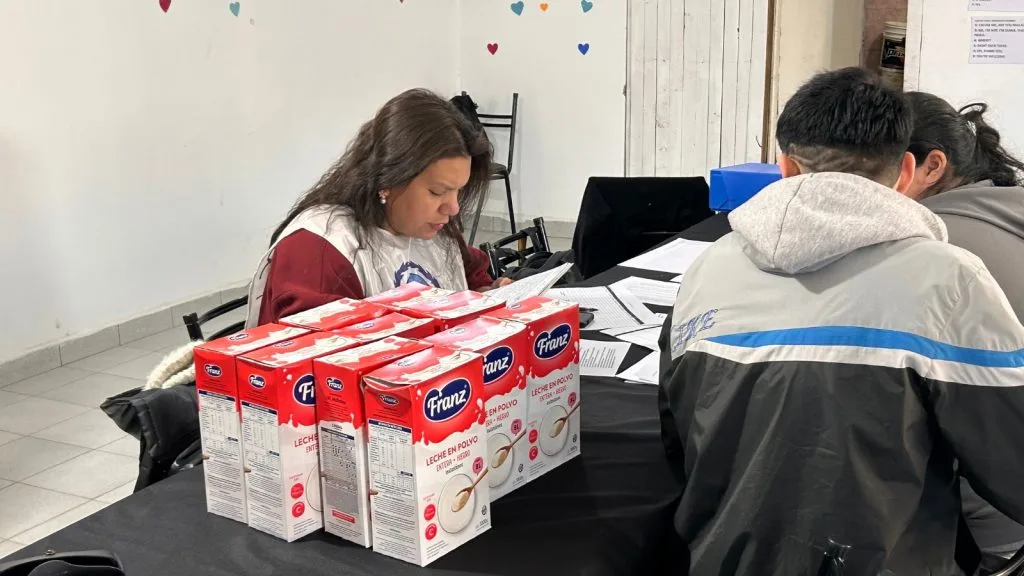 Asistencia social y entrega de leña en Zona de Chacras
