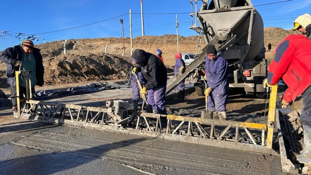 Avanzan las obras de pavimentación en la calle Ana Minetto
