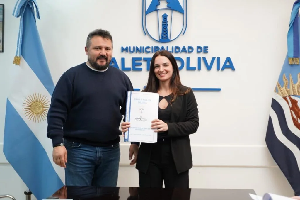 Caleta Olivia entregó títulos de propiedad a 37 familias en 2026
