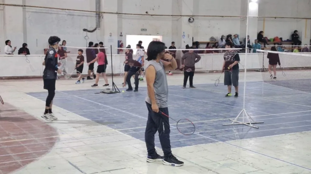 Caleta Olivia inauguró encuentros recreativos de bádminton