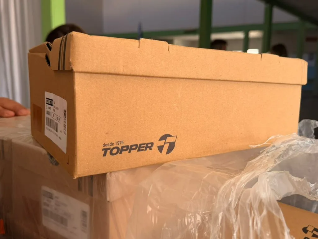 Caleta Olivia recibió zapatillas del programa EduActiva para escuelas