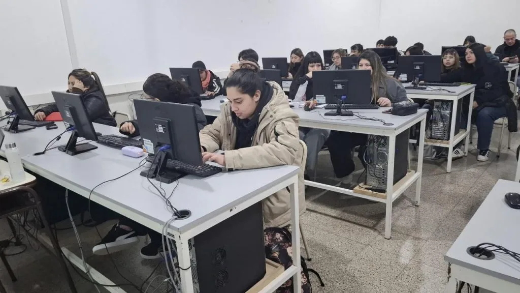 Capacitación gratuita en herramientas digitales en Caleta Olivia