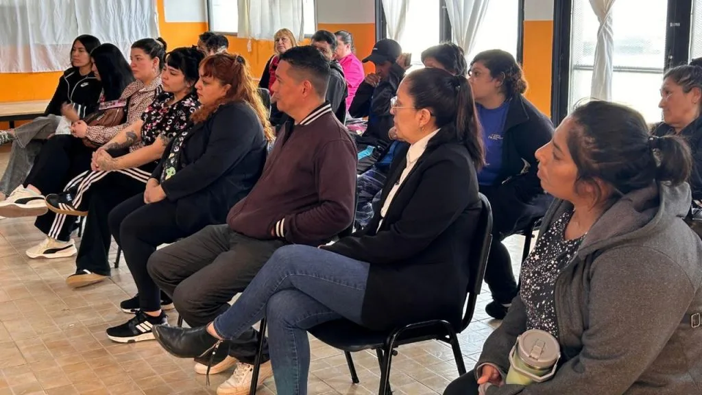 Capacitan al personal de salud en Caleta Olivia para mayor seguridad