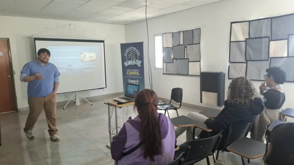 Capacitan voluntarios para el Plan Poblacional de Canes y Felinos