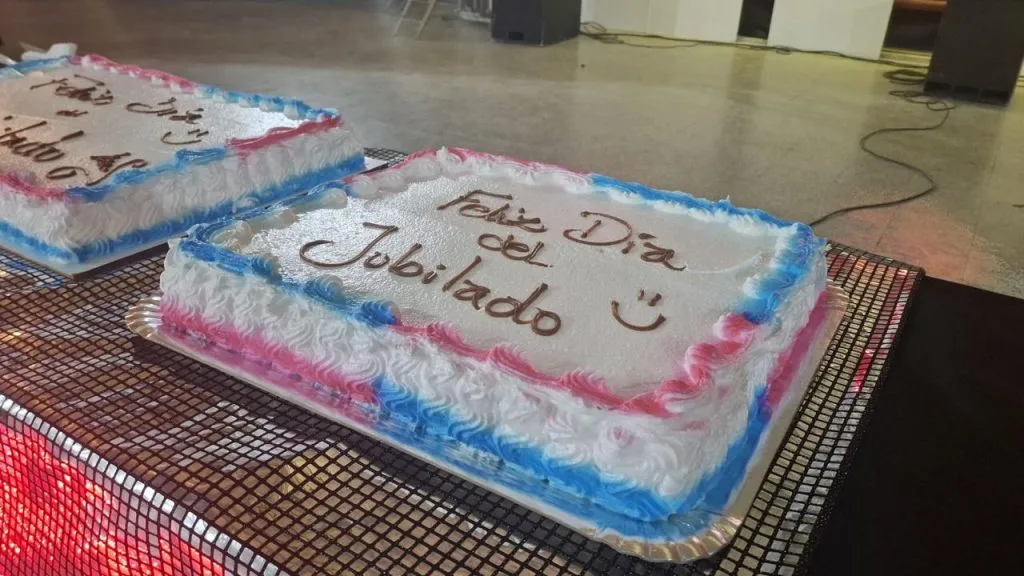 Celebración de jubilados en Caleta Olivia con música y sorteos