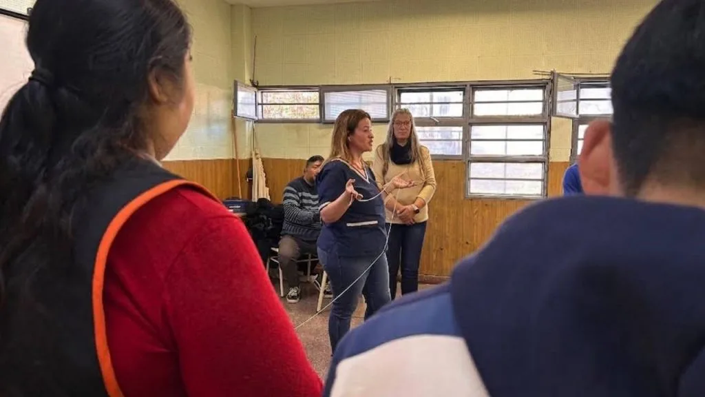 Charlas sobre consumo problemático en escuelas de Caleta Olivia