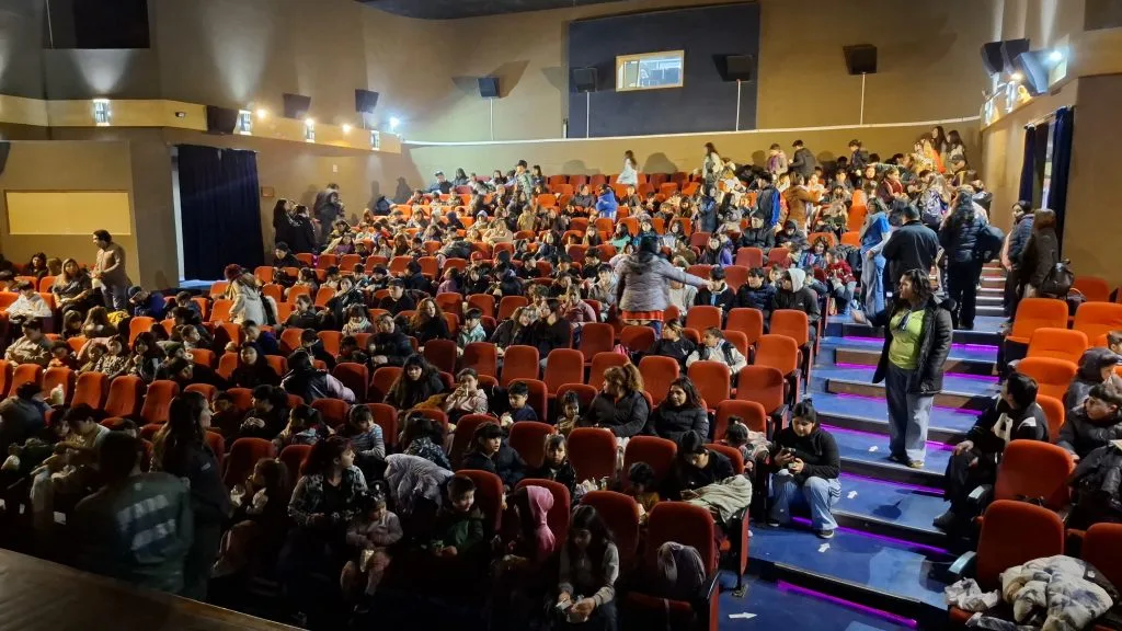 Cine Municipal ofreció función gratuita para niños de Caleta Olivia