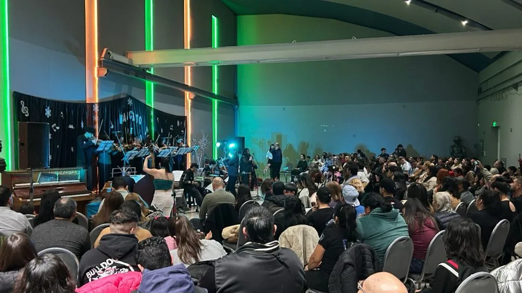 Concierto de la Orquesta Típica reunió a vecinos en Caleta Olivia