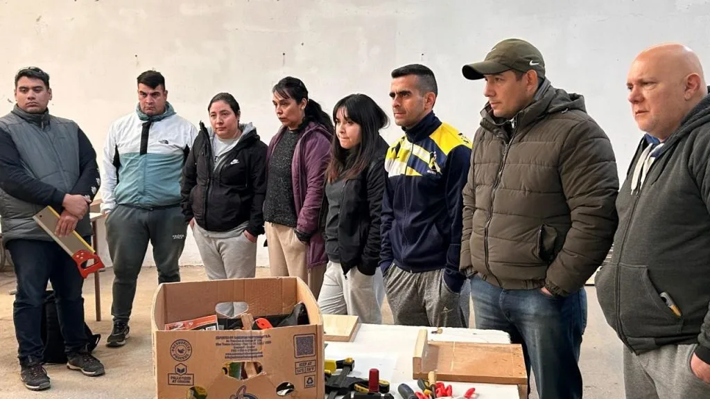 Inició curso de Carpintería en Caleta Olivia con gran participación