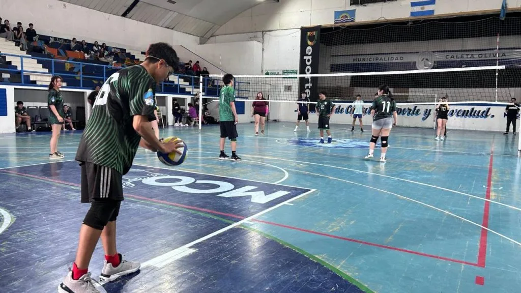 Intercolegiales de vóley comenzaron en Caleta Olivia