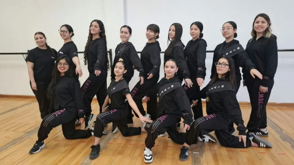 La Escuela Municipal de Danzas Clásicas celebró su 44° aniversario