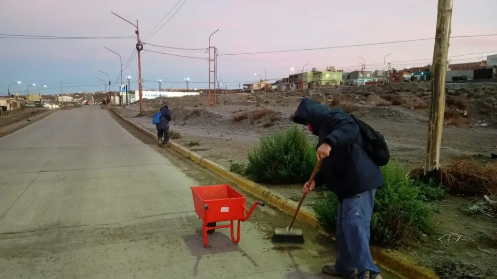 Limpieza urbana en Caleta Olivia: avance en varias zonas de la ciudad