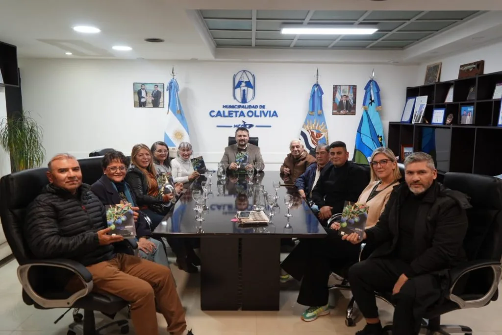 Nueva antología cultural reúne a 39 artistas de Santa Cruz