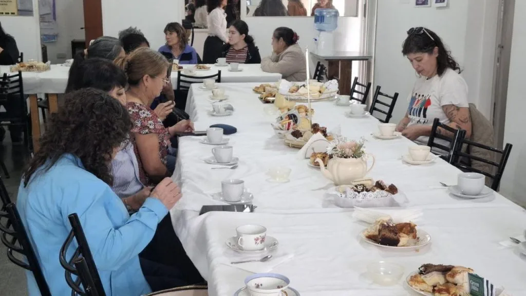 Reconocimiento a docentes de costura en Caleta Olivia
