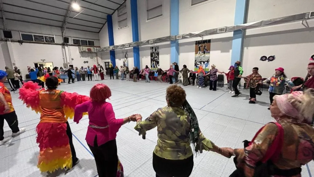 Recreación y baile para adultos mayores en Caleta Olivia