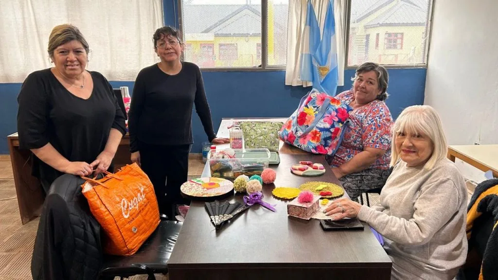 Taller de manualidades “Arcoíris” en Caleta Olivia