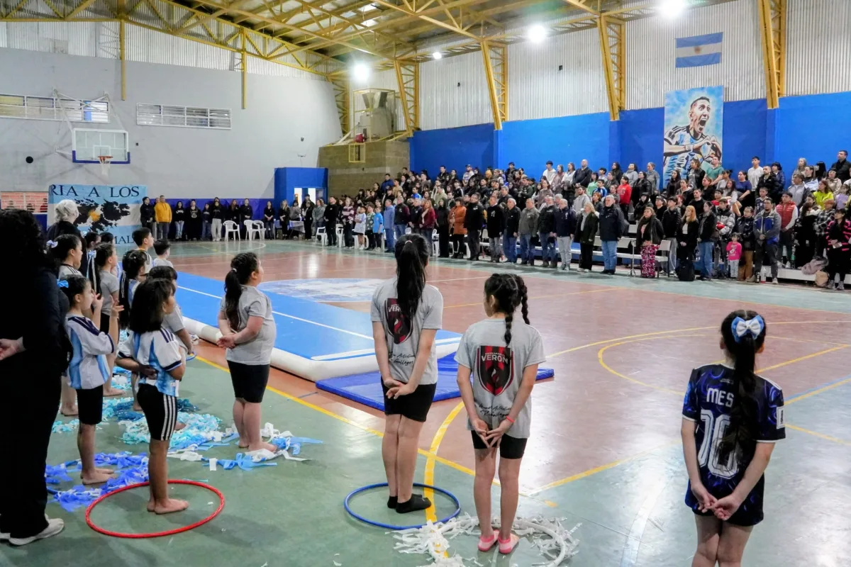 La Velada Malvinera rindió homenaje a la memoria en Río Gallegos